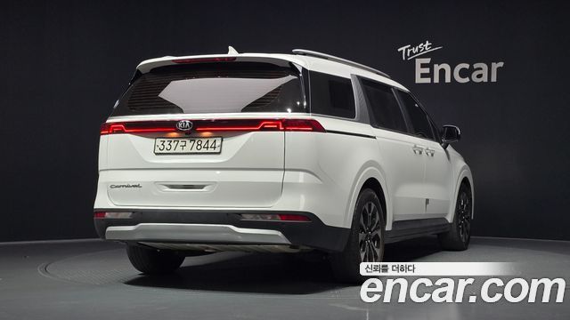 Kia Canival 2021 — photo 2