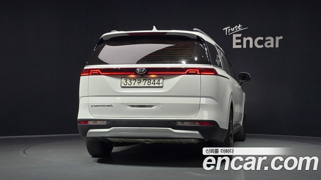 Kia Canival 2021 — photo 4
