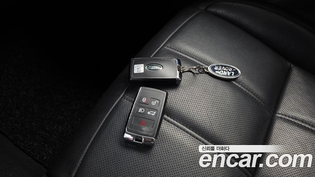 Land Rover Range Rover Evoque 2020 — photo 31