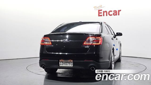 Ford Taurus 2015 — photo 4