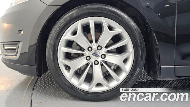 Ford Taurus 2015 — photo 5