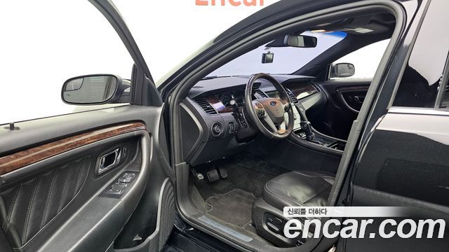 Ford Taurus 2015 — photo 10
