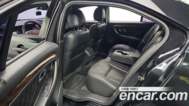 Ford Taurus 2015 — photo 11