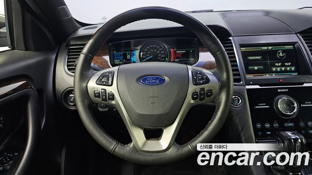 Ford Taurus 2015 — photo 13