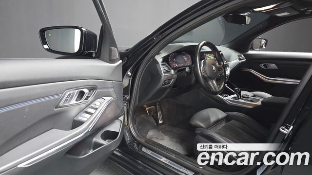 BMW 3-Series 2022 — photo 13