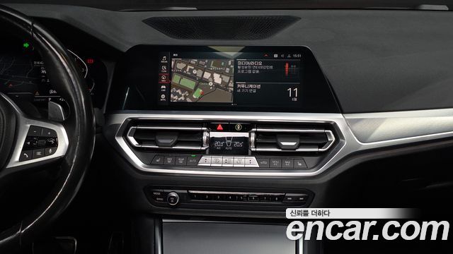 BMW 3-Series 2022 — photo 21