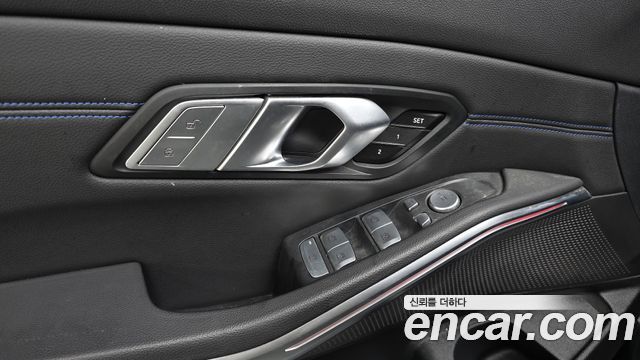 BMW 3-Series 2022 — photo 25