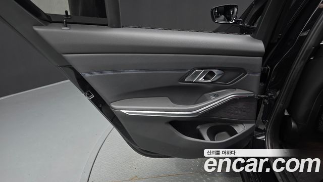 BMW 3-Series 2022 — photo 15