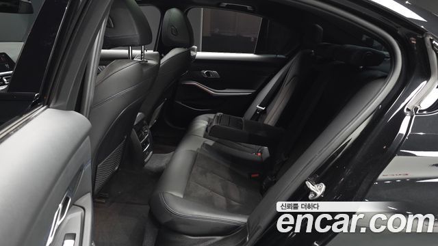 BMW 3-Series 2022 — photo 16
