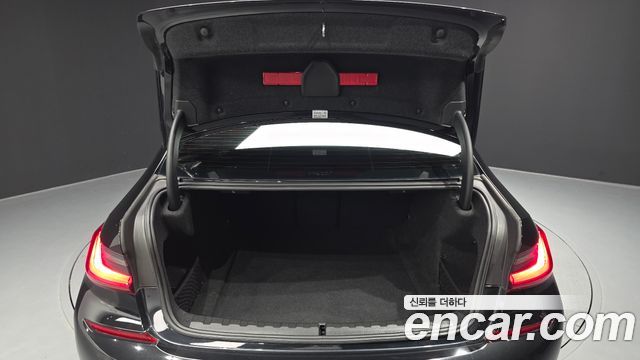 BMW 3-Series 2022 — photo 30