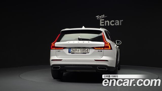 Volvo V60 2021 — photo 4