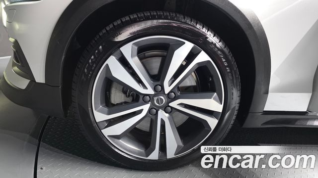 Volvo V60 2021 — photo 5