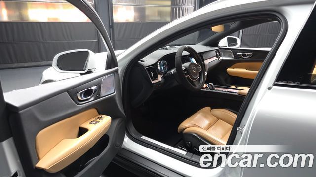 Volvo V60 2021 — photo 13