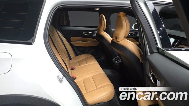 Volvo V60 2021 — photo 18