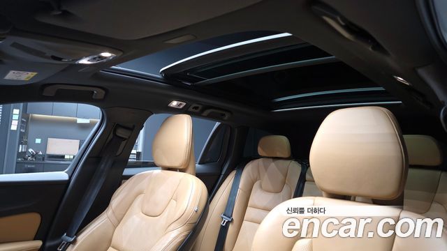 Volvo V60 2021 — photo 24