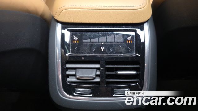 Volvo V60 2021 — photo 25