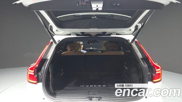 Volvo V60 2021 — photo 26