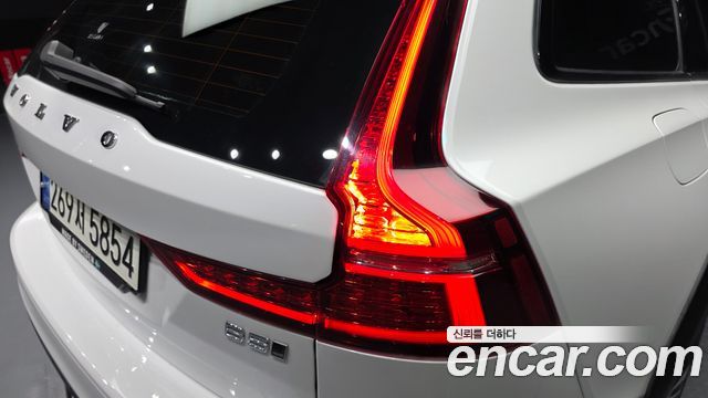 Volvo V60 2021 — photo 9