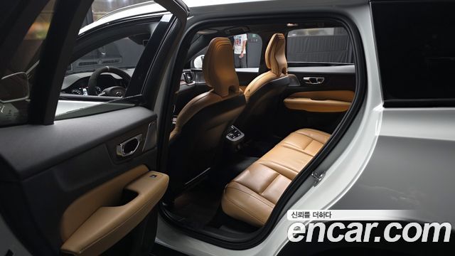 Volvo V60 2021 — photo 16