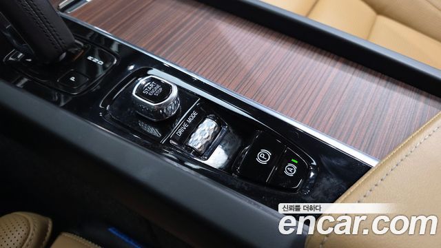 Volvo V60 2021 — photo 29