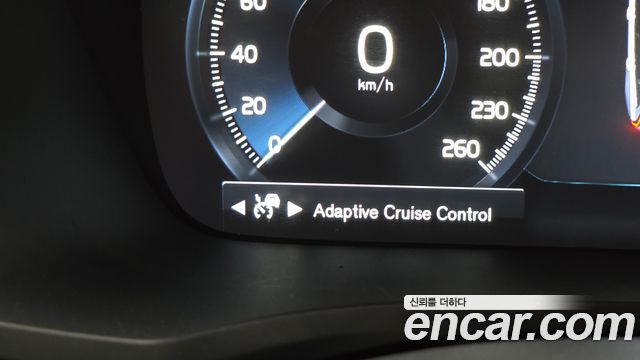 Volvo V60 2021 — photo 31