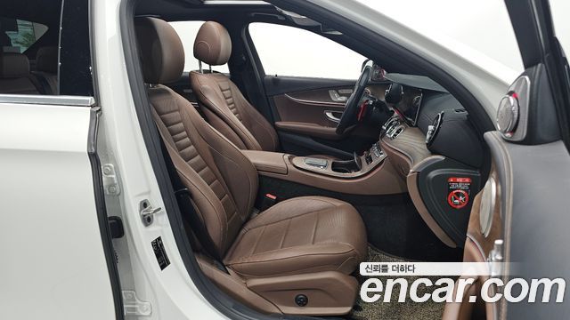 Mercedes-Benz E-Class 2021 — photo 13