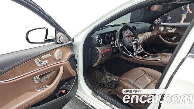 Mercedes-Benz E-Class 2021 — photo 17