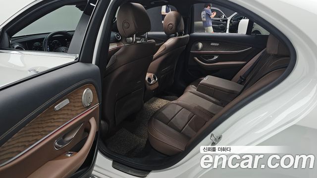 Mercedes-Benz E-Class 2021 — photo 18