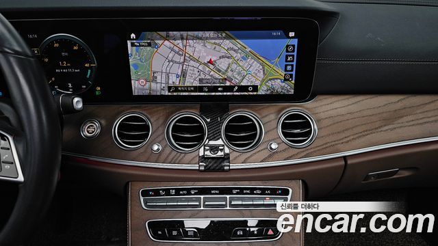 Mercedes-Benz E-Class 2021 — photo 20