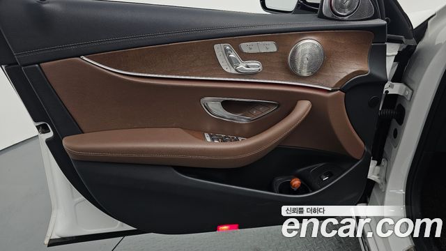 Mercedes-Benz E-Class 2021 — photo 14