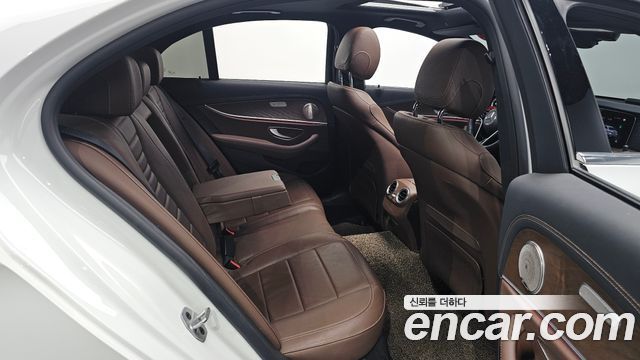 Mercedes-Benz E-Class 2021 — photo 16