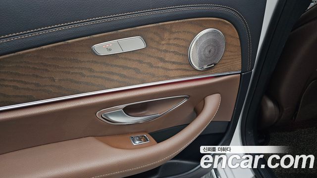 Mercedes-Benz E-Class 2021 — photo 27