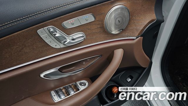 Mercedes-Benz E-Class 2021 — photo 32