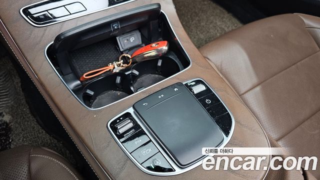 Mercedes-Benz E-Class 2021 — photo 34