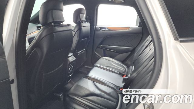 Lincoln MKC 2017 — photo 17
