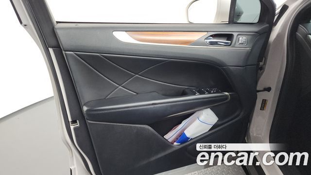 Lincoln MKC 2017 — photo 14