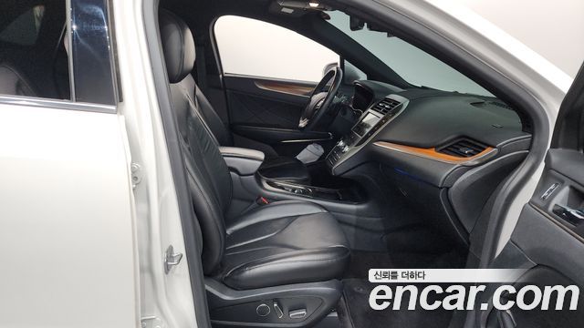 Lincoln MKC 2017 — photo 16