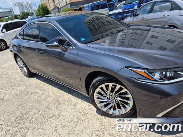 Lexus ES 2023 — photo 1