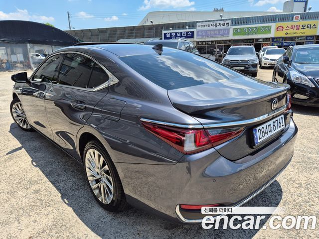 Lexus ES 2023 — photo 4