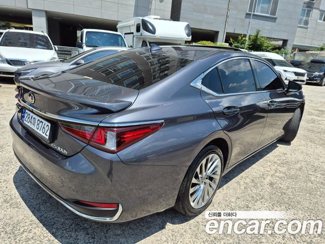 Lexus ES 2023 — photo 6