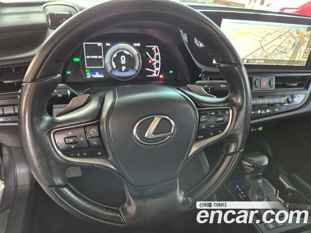 Lexus ES 2023 — photo 15