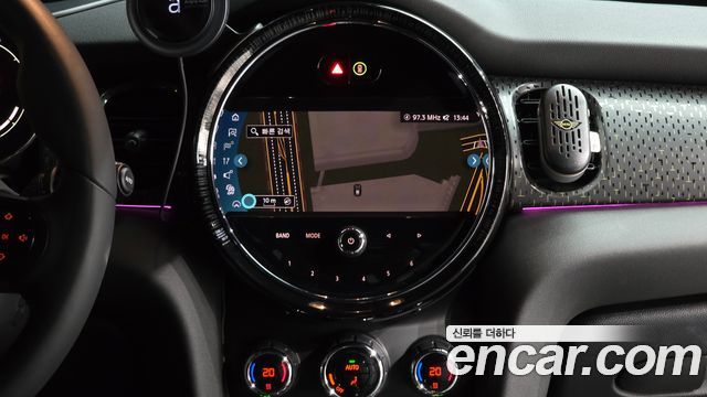 Mini Cooper 2024 — photo 20