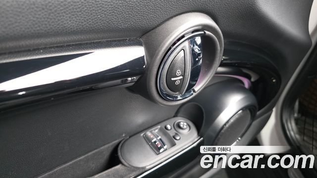 Mini Cooper 2024 — photo 28