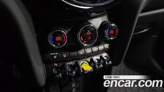 Mini Cooper 2024 — photo 32