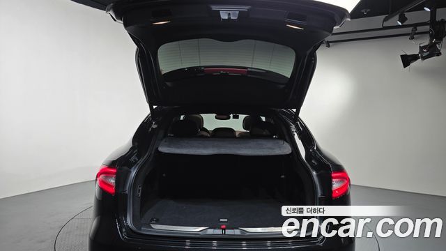Maserati Levante 2018 — photo 24