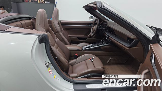 Porsche 911 2023 — photo 17