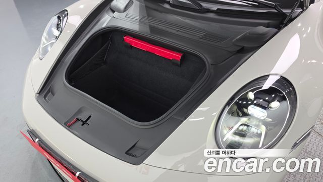 Porsche 911 2023 — photo 26