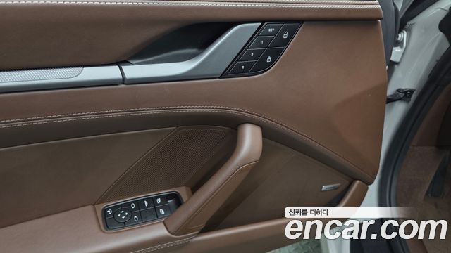 Porsche 911 2023 — photo 16