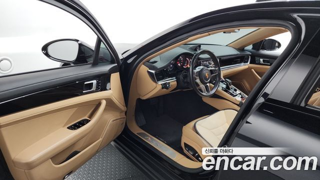 Porsche Panamera 2018 — photo 13