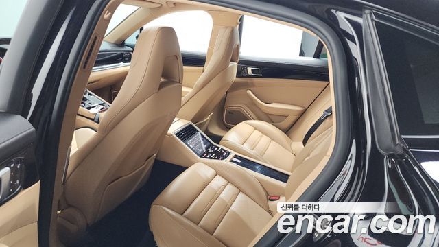 Porsche Panamera 2018 — photo 17